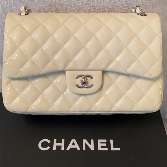 Authentic Chanel Classic flap - Picture 3 of 12